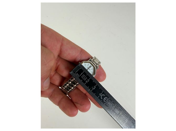 Vintage Givenchy Armbanduhr aus Edelstahl Silber Weiß - Ansicht 4
