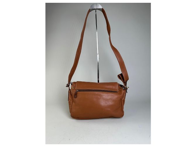 Vintage Givenchy Schultertasche aus Leder mit Nieten Braun Gold - Ansicht 2