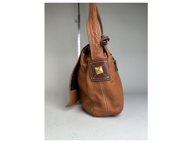 Vintage Givenchy Schultertasche aus Leder mit Nieten Braun Gold - Ansicht 4