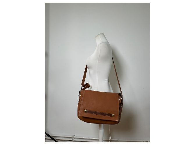 Vintage Givenchy Schultertasche aus Leder mit Nieten Braun Gold - Ansicht 6