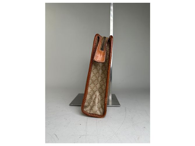 Céline Clutch Vintage Celine Monogram Canvas Beige Tan Oro - vista 6