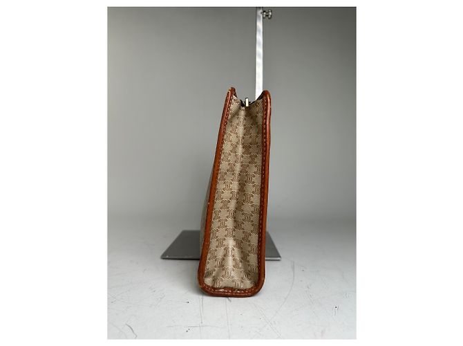 Céline Clutch Vintage Celine Monogram Canvas Beige Tan Oro - vista 7