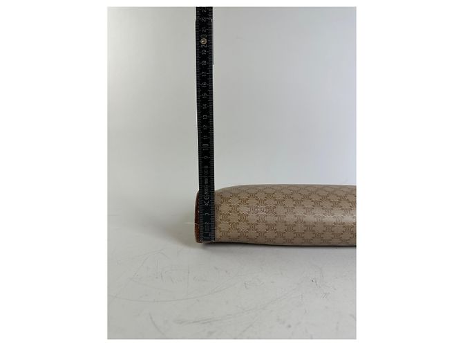 Céline Clutch Vintage Celine Monogram Canvas Beige Tan Oro - vista 9