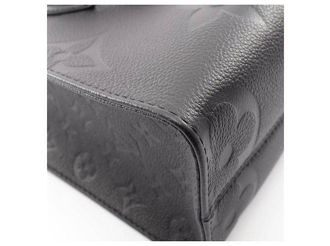 Borsa 2 Way Louis Vuitton OnTheGo PM in pelle Monogram Empreinte Nero - vista 5