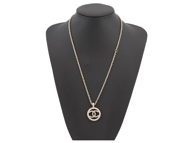 Collar Chanel Coco Mark Círculo de Falsa Perla Dorado - vista 4