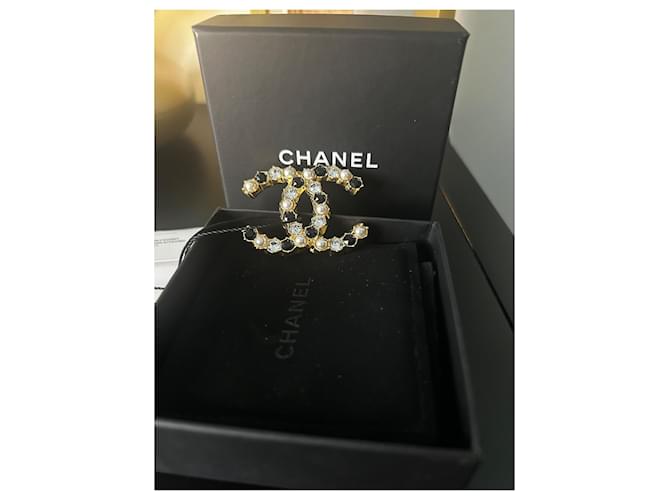 Chanel Spilla CC A20K Cristalli e Perle Nero Bianco D'oro Gold hardware - vista 7