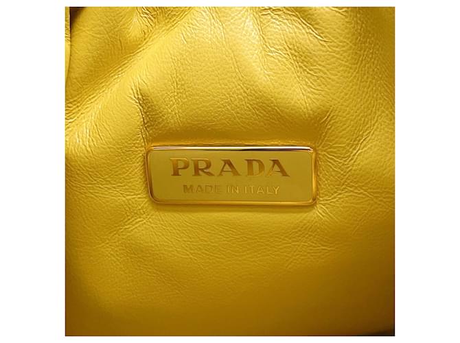 Mini borsa a mano in pelle Triangle Prada Giallo - vista 15