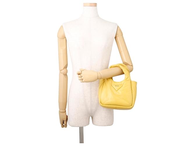 Mini borsa a mano in pelle Triangle Prada Giallo - vista 5