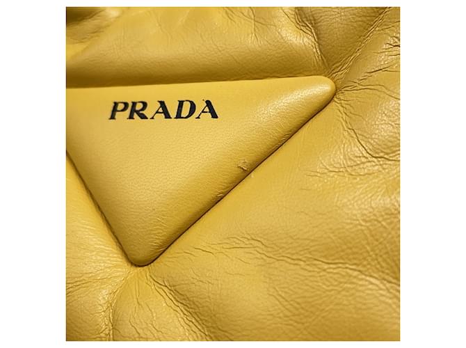 Mini borsa a mano in pelle Triangle Prada Giallo - vista 7