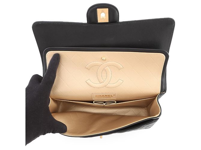 Borsa a tracolla Chanel Matelassé in pelle di agnello nera con catena Nero - vista 7