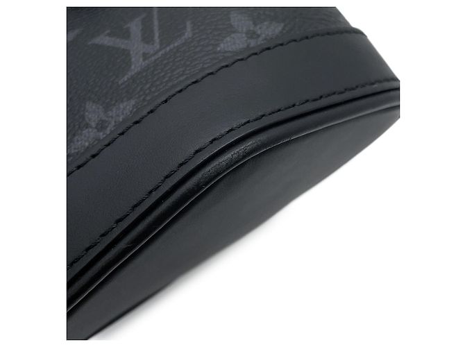 Borsa a Spalla Louis Vuitton Monogram Eclipse Envelope Pouch Nero - vista 6
