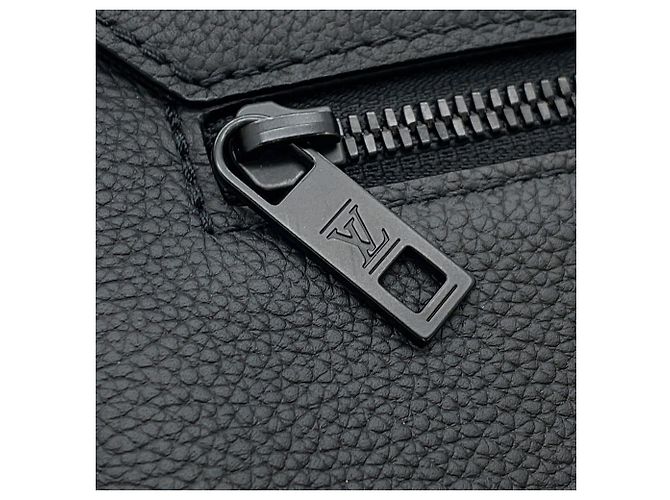 Borsa a tracolla in pelle granulata nera Louis Vuitton Nero - vista 10