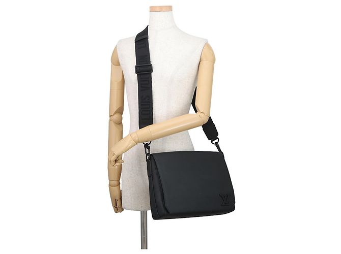 Borsa a tracolla in pelle granulata nera Louis Vuitton Nero - vista 4