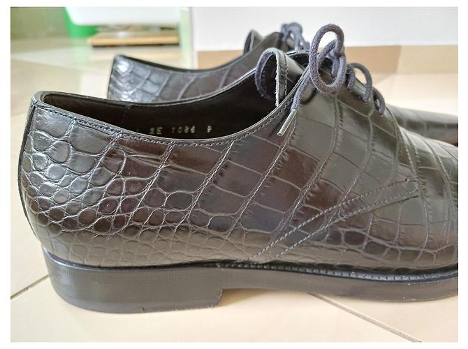Prada Chaussures Richelieu en cuir noir embossé crocodile - vue 6