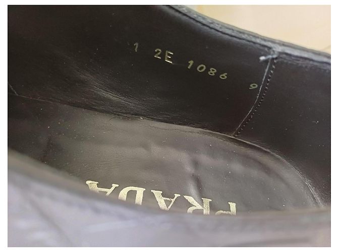 Prada Chaussures Richelieu en cuir noir embossé crocodile - vue 7