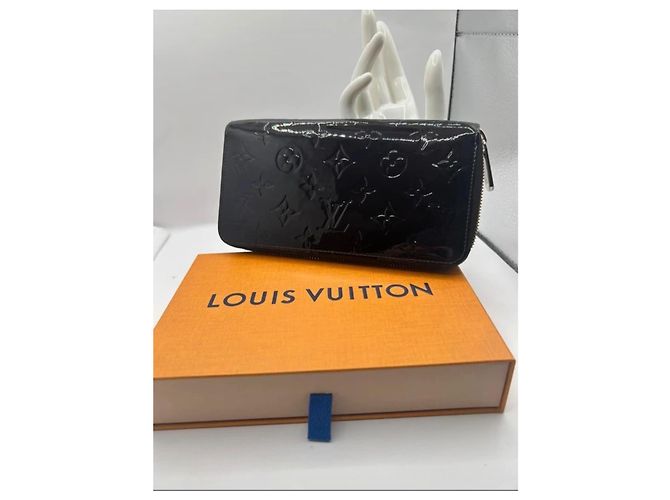Louis Vuitton Zippy Wallet Monogram Vernis Amarante Burdeos - vista 2