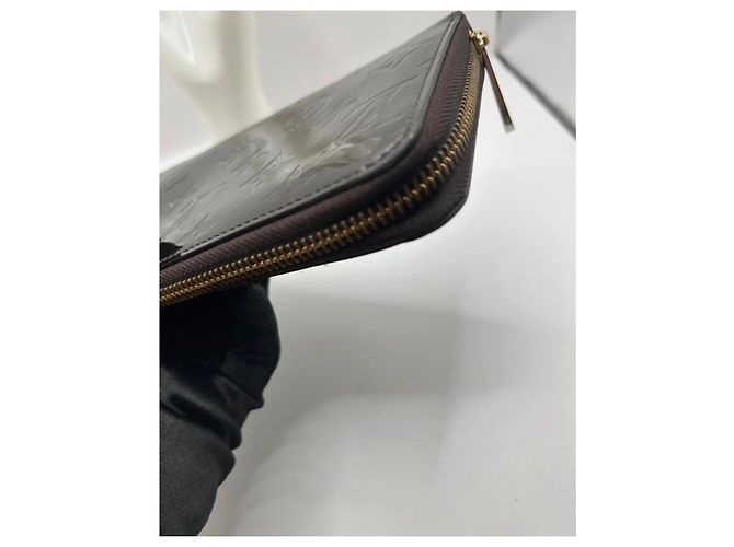 Louis Vuitton Zippy Wallet Monogram Vernis Amarante Burdeos - vista 9