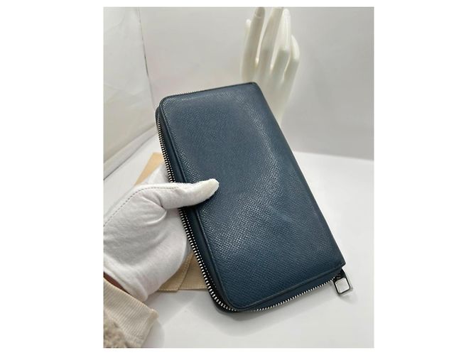 Louis Vuitton Zippy Compagno di Viaggio Pelle Taïga Blu - vista 10