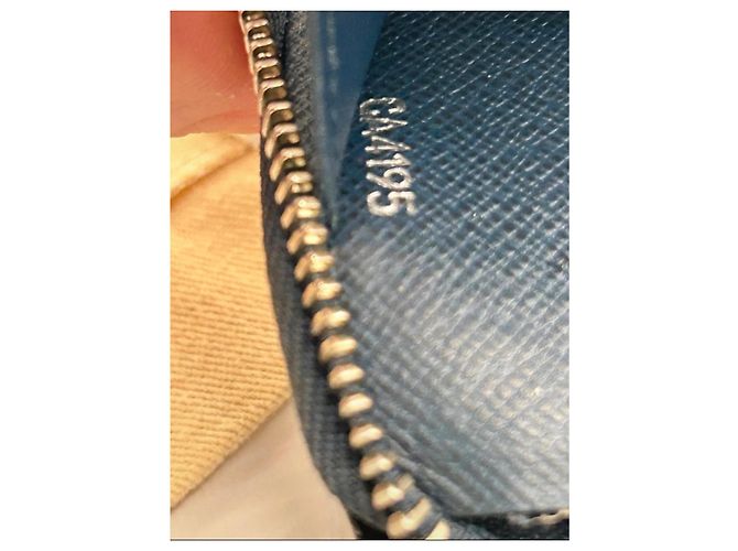 Louis Vuitton Zippy Compagno di Viaggio Pelle Taïga Blu - vista 11