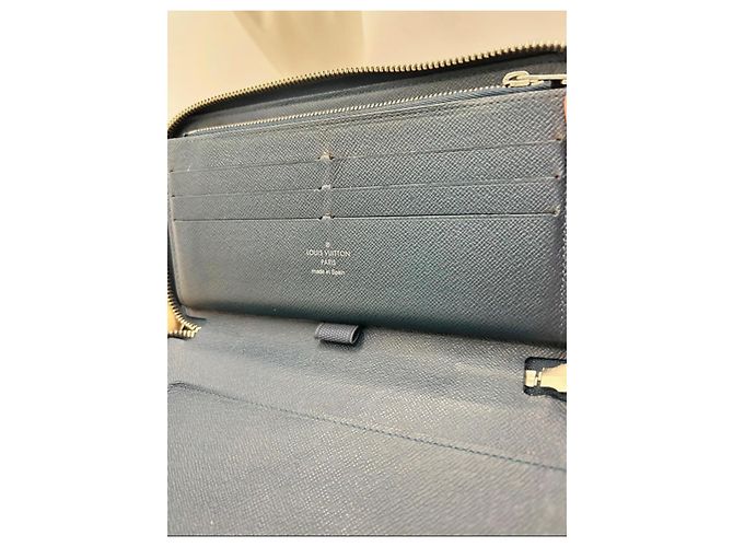 Louis Vuitton Zippy Compagno di Viaggio Pelle Taïga Blu - vista 16