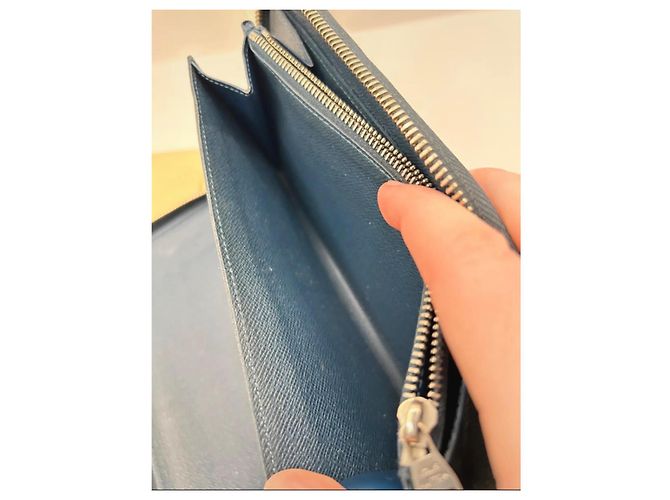 Louis Vuitton Zippy Compagno di Viaggio Pelle Taïga Blu - vista 18