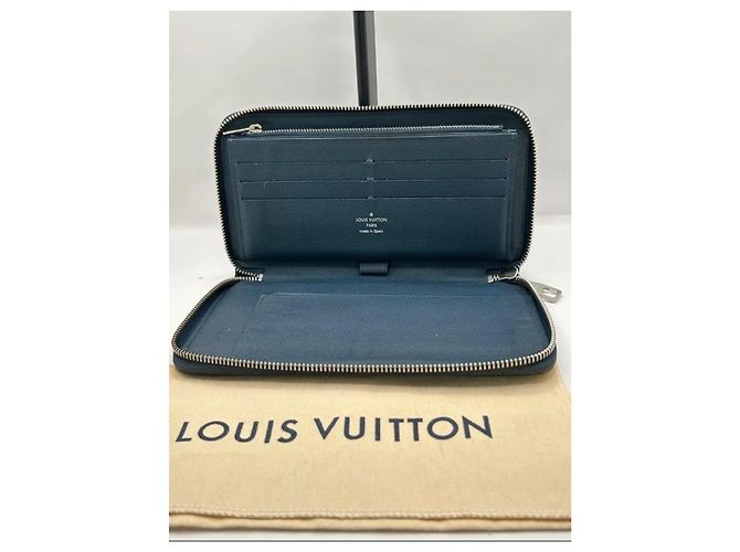 Louis Vuitton Zippy Compagno di Viaggio Pelle Taïga Blu - vista 2