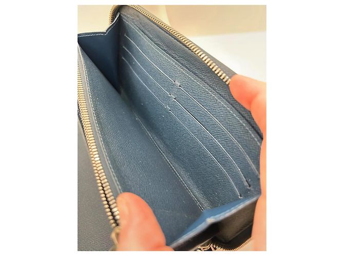 Louis Vuitton Zippy Compagno di Viaggio Pelle Taïga Blu - vista 20