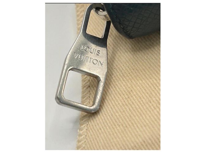 Louis Vuitton Zippy Compagno di Viaggio Pelle Taïga Blu - vista 4