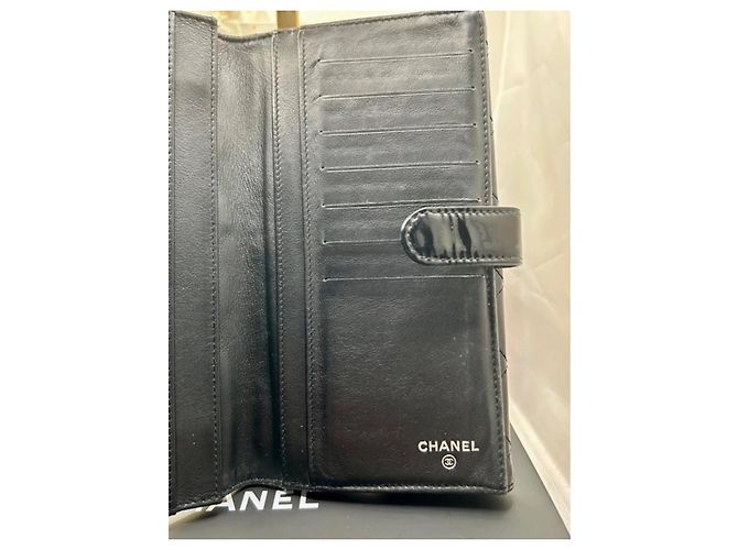 Timeless Cartera Chanel Classic Long Flap Cuero Charol Negro - vista 20
