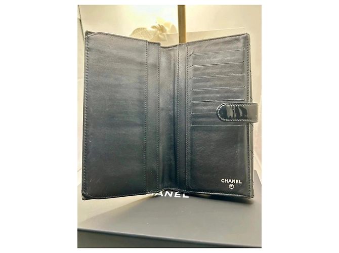 Timeless Cartera Chanel Classic Long Flap Cuero Charol Negro - vista 3