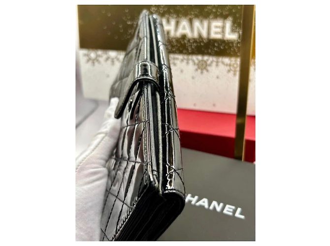 Timeless Cartera Chanel Classic Long Flap Cuero Charol Negro - vista 7