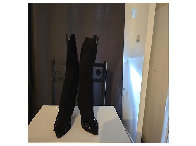 Gianfranco Ferré botas altas de ante negro - vista 16