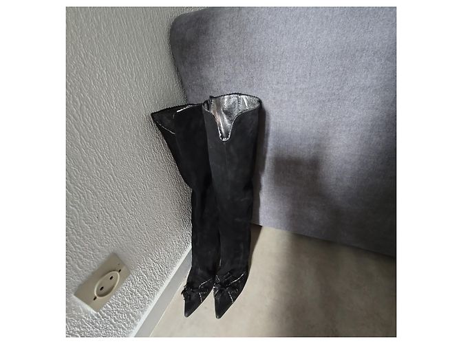 Gianfranco Ferré botas altas de ante negro - vista 2