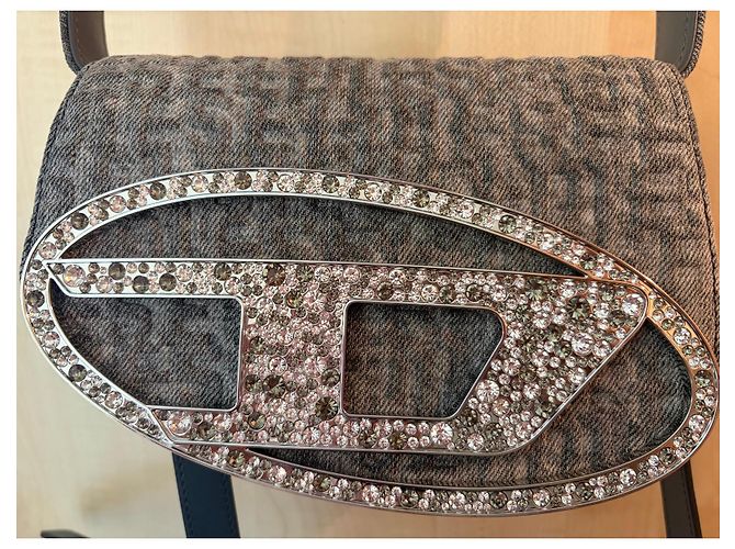 Diesel 1DR Borsa a Tracolla in Denim Monogram con Strass Grigio Metallico - vista 4