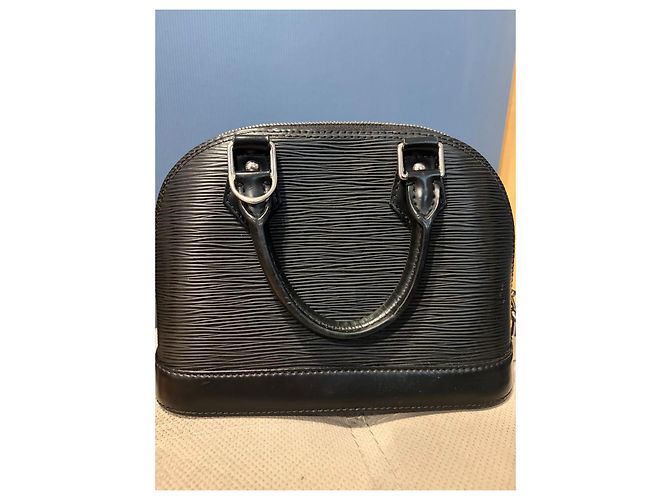 Louis Vuitton Alma BB in pelle Epi nera Nero - vista 2