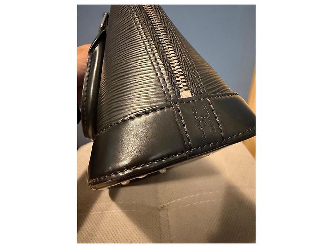 Louis Vuitton Alma BB in pelle Epi nera Nero - vista 5