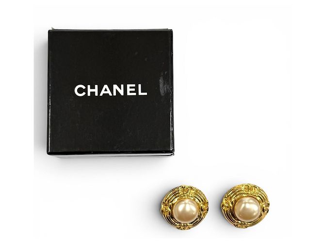 Orecchini CHANEL Vintage 93A Faux Pearl Coco Mark D'oro Crudo - vista 2