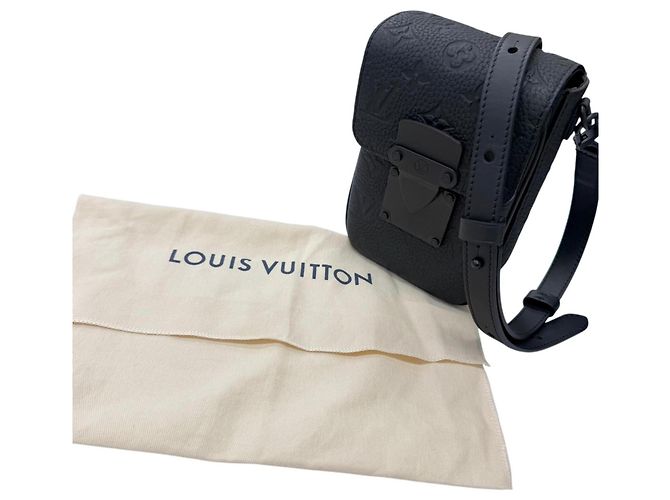 Louis Vuitton M81524 S-Lock Vertical Wearable Wallet Shoulder Bag Nero - vista 2