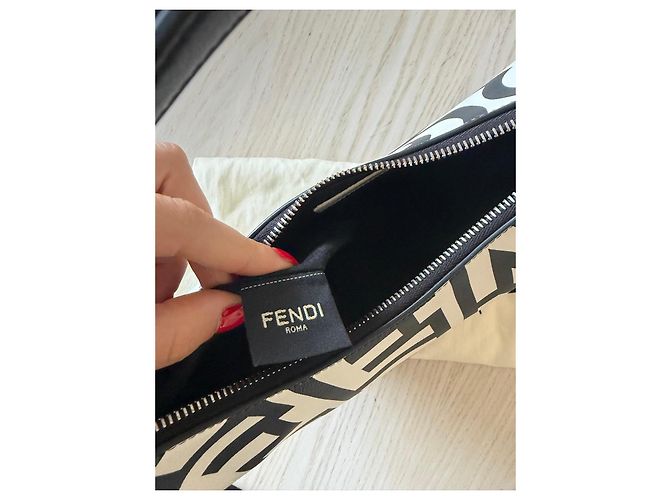 Fendi Borsa Fendigraphy Roma Monogram Nero Bianco - vista 6