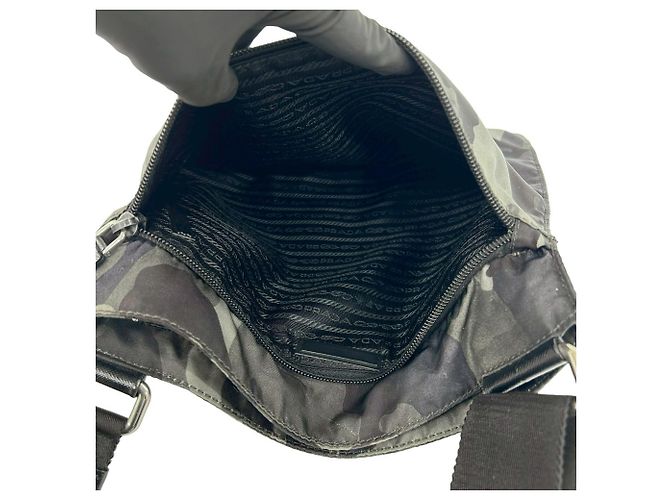 Saffiano Bolsa de ombro Prada preta e cáqui Preto Caqui - vista 10