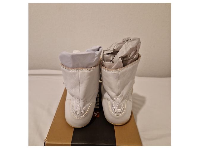 Adidas Botas Altas de Cuero Blanco con Cordones - vista 3