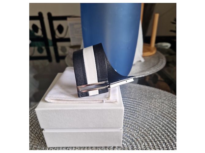 Calvin Klein Bracciale Manchette in Pelle Bianco e Nero - vista 5