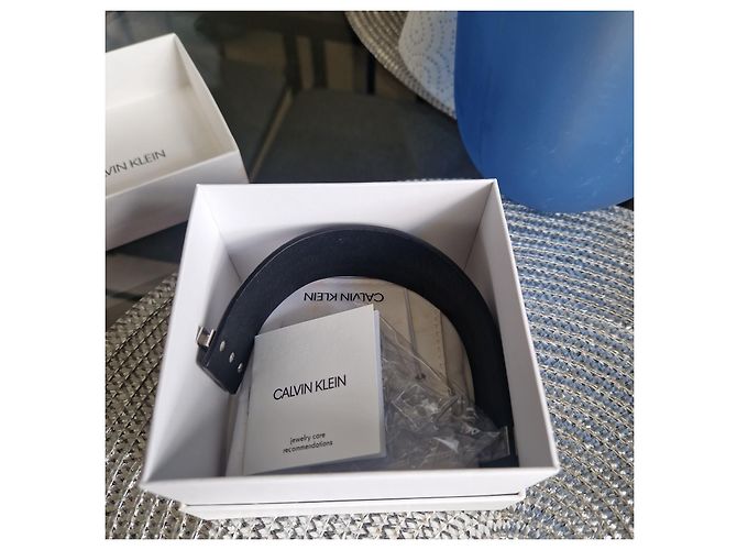 Calvin Klein Bracciale Manchette in Pelle Bianco e Nero - vista 7