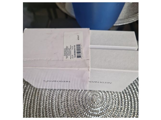 Calvin Klein Bracciale Manchette in Pelle Bianco e Nero - vista 8