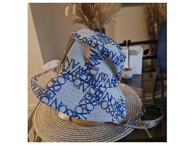 JW Anderson Cappello Bucket Monogramma Blu e Bianco - vista 4