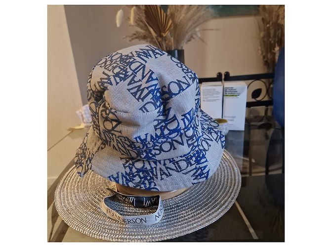 JW Anderson Cappello Bucket Monogramma Blu e Bianco - vista 5