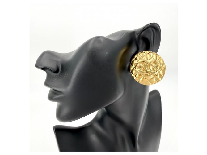 Timeless Orecchini Chanel Matelassé Vintage Gold Clip D'oro - vista 2