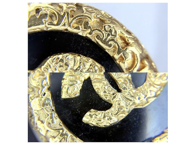 Broche Vintage Chanel com o Logotipo Coco Preto Dourado - vista 5