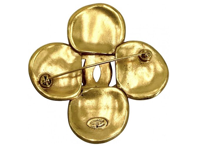 Broche Chanel Vintage Clover Dourado - vista 2