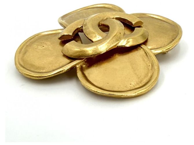 Broche Chanel Vintage Clover Dourado - vista 3